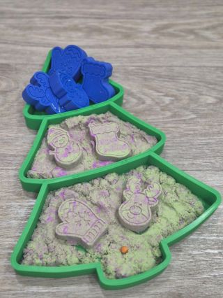 Zima už klepe na dveře ❄️✨ Na našem e-shopu najdete spoustu novinek se zimní a vánoční tématikou 🎄🎅 Od vykrajovátek přes...