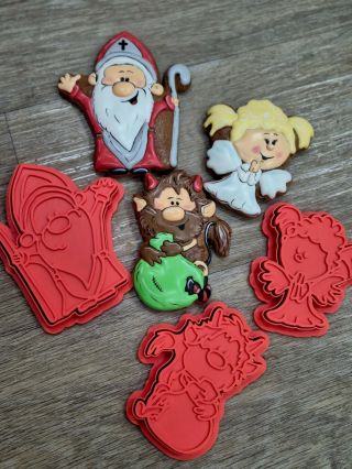 Zima už klepe na dveře ❄️✨ Na našem e-shopu najdete spoustu novinek se zimní a vánoční tématikou 🎄🎅 Od vykrajovátek přes...