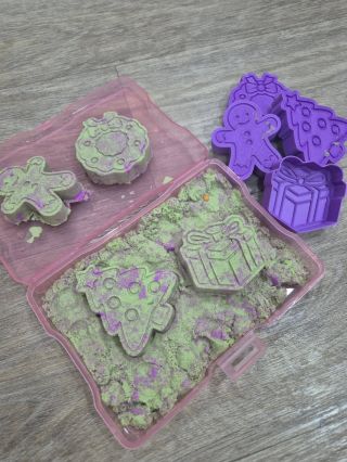 Zima už klepe na dveře ❄️✨ Na našem e-shopu najdete spoustu novinek se zimní a vánoční tématikou 🎄🎅 Od vykrajovátek přes...