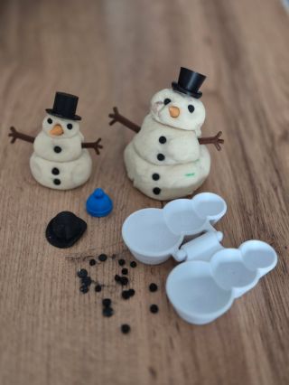 ❄️⛄️ Dneska vám na e-shopu přistály hned dvě novinky! A jednou z nich je náš SněhulákoVač ❄️⛄️ Děti do něj mohou dát...