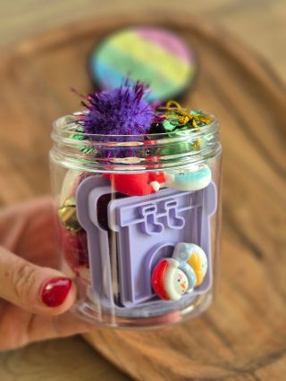 🎁✨ Tento tematický mini boxík s modelínou je už jen JEDEN! Kdo si jej uloví? 🤍 Ideální jako malý dárek, zimní tvoření nebo...