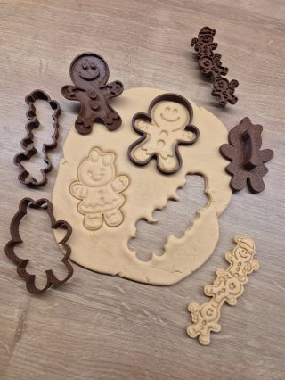 🎄🍪 PERNÍČKOVÁ NOVINKA NA ESHOPU! 🍪🎄 Na eshop jsme právě přidali roztomilou perníčkovou sadu vykrajovátek – perníček,...