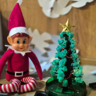 Jedna z našich elfich neplech 😀🎄 a tento magický vánoční stromeček to udělal ještě kouzelnější 🎄 Pokud byste taky takový...
