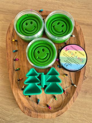 🌲💚 BASIC zelená modelína je skladem už jen v posledních pár kusech! Skvěle se hodí k našemu stromečkovači – děti si s ní...